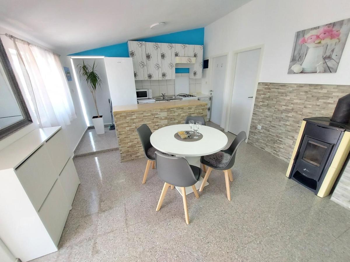 Apartament Apartman Ana Štinjan Zewnętrze zdjęcie